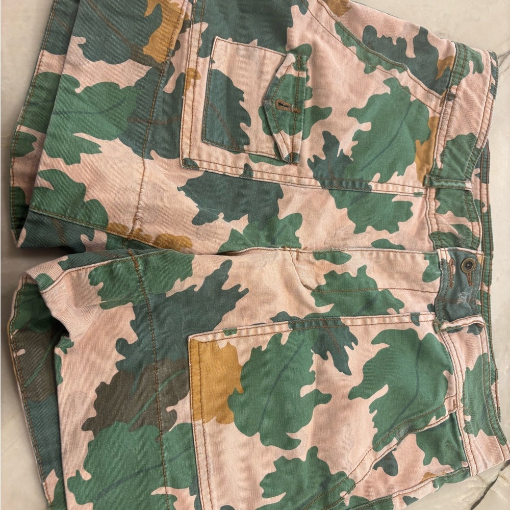 Anthropologie Green and Tan Camouflage Women's Cargo Shorts